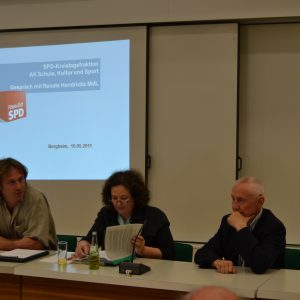 v.l.n.r.: Dieter Jung, Renate Hendricks MdL, Hans Krings
