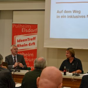 links: Norbert Killewald, Landesbeauftragter für die Belange der Menschen mit Behinderung; rechts: Dieter Jung, schulpolitischer Sprecher der SPD-Kreistagsfraktion