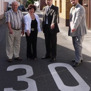 v.r.n.l. Guido van den Berg, Dierk Timm, Juta Herrmann, Hr. Schwarz (Anwohner)