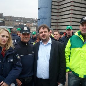 Dagmar Andres und Guido van den Berg bei der GdP vor dem Landtag