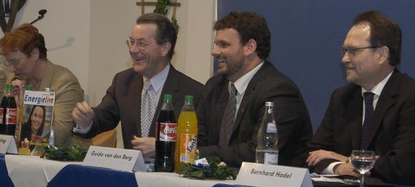 Gabriele Frechen MdB, Franz Müntefering MdB, Guido van den Berg und Bernhard Hadel (7.3.2004)