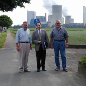 v.l.n.r.: stv. Vorsitzender Big BEN Hans-Joachim Gille, SPD-Landratskandidat Bernhard Hadel, Schatzmeister Big BEN Walter Winkelius