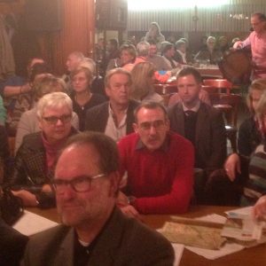 Volles Haus - in der ersten Reihe Bürgermeister Sascha Solbach und Bernhard Hadel