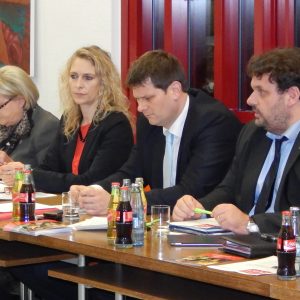 Helga Kühn Mengel MdB, Dagmar Andres MdL, Staatssekretär Thorsten Klute und Guido van den Berg MdL