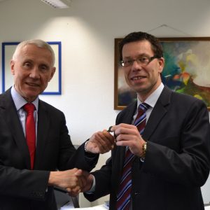 Schlüsselübergabe von Hans Krings an Dierk Timm