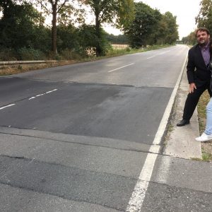 Guido van den Berg MdL und Fadia Faßbender an der L 122 Erfttalstraße