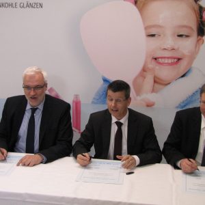 Prof. Axel Schölmerich, Minister Garrelt Duin, Dr. Lars Kulik, Prof. Görge Deerberg