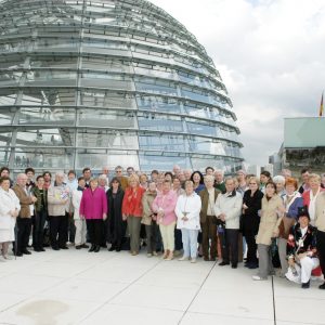 Helga Kühn-Mengel, MdB mit ihren Besuchern aus dem Wahlkreis