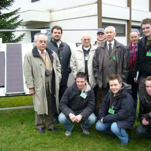 Die Arbeitsgruppe Energie und Klimawandel der Rhein-Erft SPD nahm vor Ort im Forschungszentrum die neue Generation von Photovoltaikzellen in Augenschein