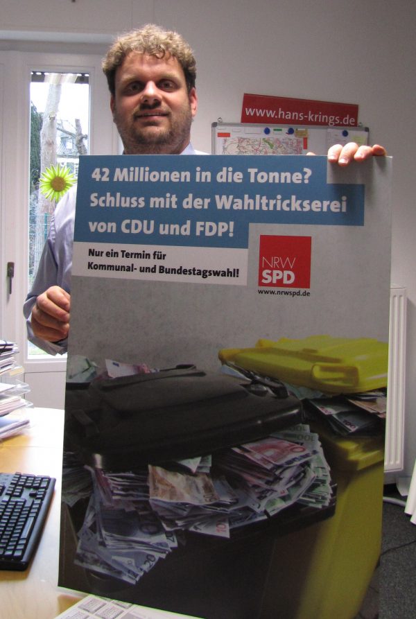 Guido van den Berg mit Plakat gegen Steuerverschwendung (2009)