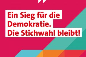 Sharepic: Ein Seig für die Demokratie. Die Stichwahl bleibt.