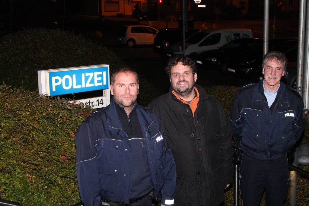 Auf Nachtschicht: Polizeioberkommissar Daniel Anker, Landtagsabgeordneter Guido van den Berg und Polizeihauptkommissar Frank Völker (2017)