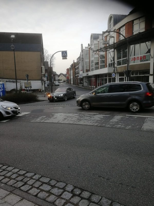 Knoten Ehrenfriedstraße Mathildenstraße und Bernhardstraße mit dichtem Verkehr