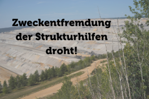 Foto Abraumkippe Hambach. Text: Zweckentfremdung der Strukturhilfen droht.