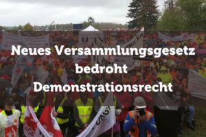 Bild einer Demonstration von Bergleuten mit Text: Neues Versammlungsgesetz bedroht Demonstrationsrecht