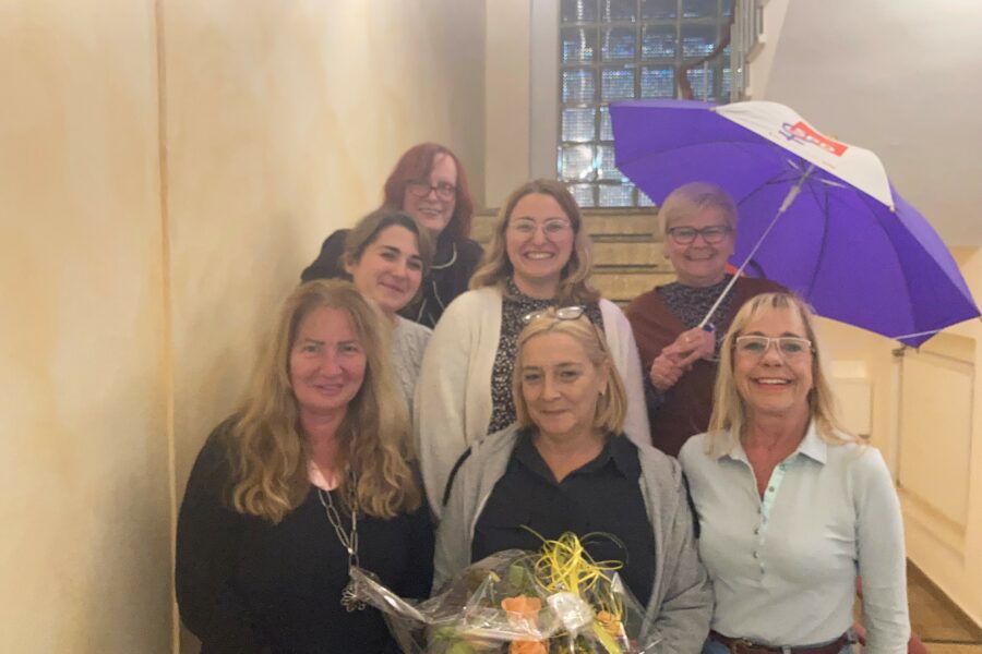 Gruppenbild: Hildegard Venghaus, Marie Hembsch, Jeanette Booms, Nina Wolff, Melani Schmielewski, Nicol Weitz und Iris von Gallera (v.l.n.r.) bilden den neuen AsF-Vorstand.