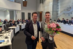 Raphael Wronka mit Dierk Timm im großen Sitzungssaal